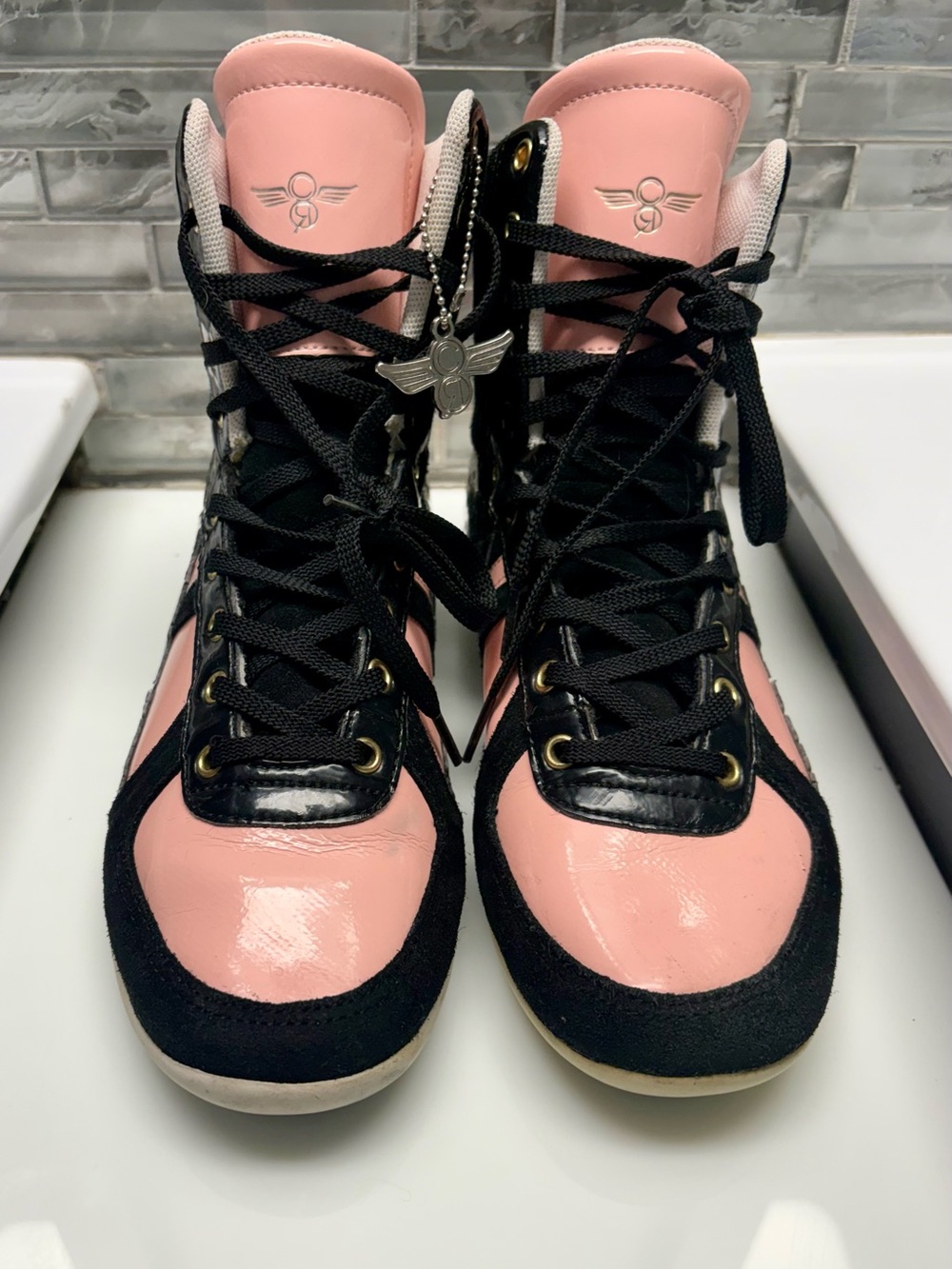 Creative Recreation Hightop
Women's Pink & Black Sneakers. Size 8.5. Excellent
